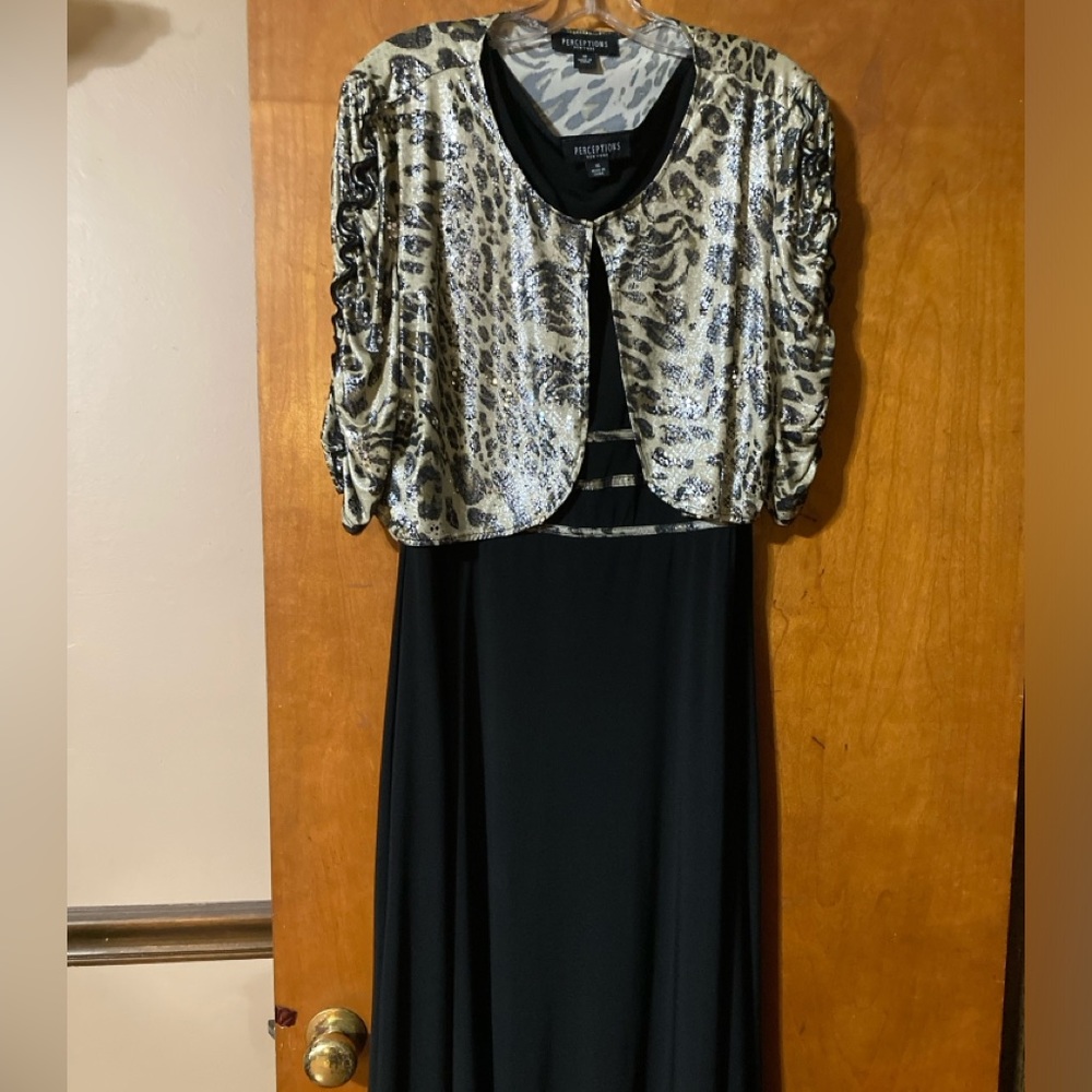 Women’s perception NY size 16 dress in black and gold like new condition